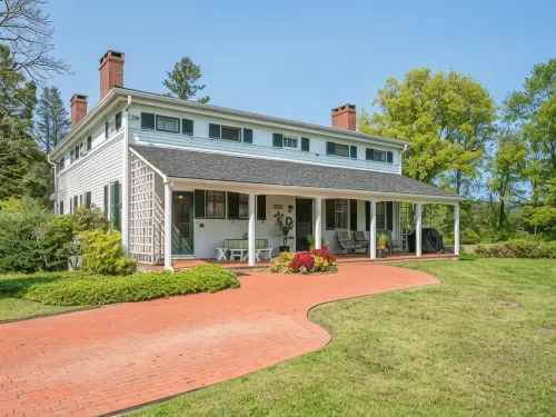 The Neighbour House B&B Hotels in Mount Olive