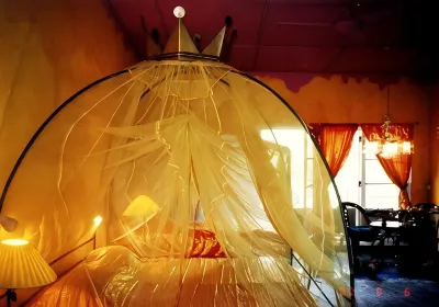 Helgasfolly Anti Hotel Residence โรงแรมใน