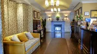 Le St-Martin Hotel & Suites فنادق في لافال
