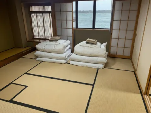 ゲストハウスじんく 両津港周辺のホテル