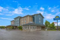 Days Inn & Suites by Wyndham Lindsay - Parkplatz