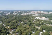 Upscale 4BR Walk to Stadium and Downtown