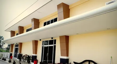 Big Daddy Hotel and Convention Center Отели рядом с Аэропорт Банкаси