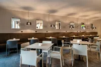 Ola Santiago Providencia, Tapestry Collection by Hilton - breakfast