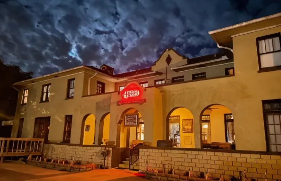 卡薩達加靈脩中心酒店