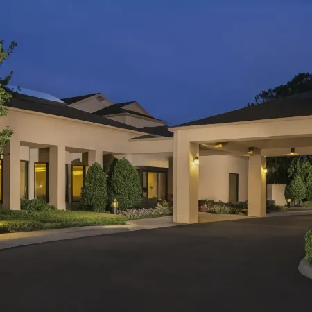 Courtyard Baton Rouge Acadian Centre/LSU Area Отели рядом с достопримечательностью «Tin Roof Brewing Co LLC»