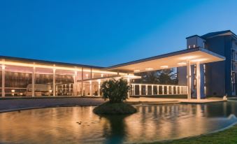 Vivanta Colombo, Airport Garden