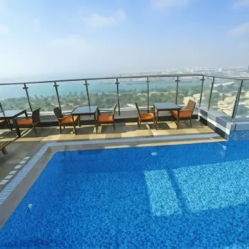Ramada by Wyndham Abu Dhabi Corniche Hotel dekat Saadiyat Island