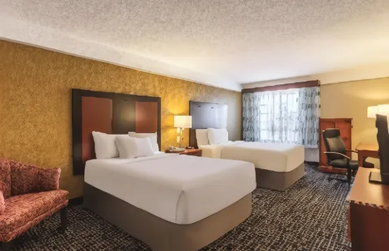 戴明拉昆塔温德姆套房酒店