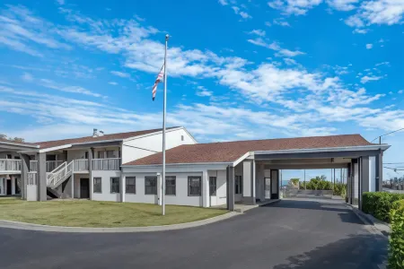 Quality Inn & Conference Center Panama City Отели рядом с достопримечательностью «Хиленд Парк Спортс»