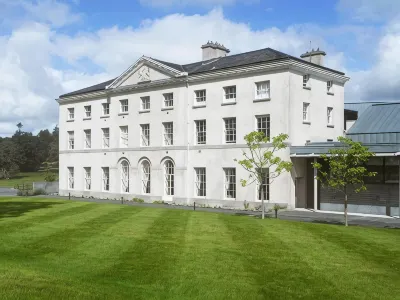 Farnham Estate Golf and Spa Resort Hotel a 