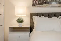 Slope-Side Studio Bliss: Ski-in/Ski-Out, Renovated at Blue, Hot Tub, Fast Wi-Fi