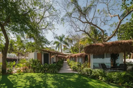 Casa Aakal Lagoon Front