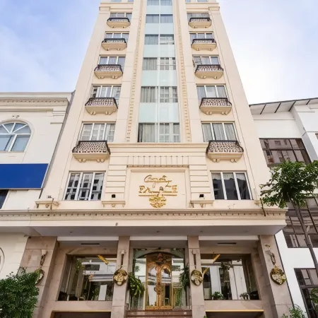 City Bay Palace Hotel Отели рядом с достопримечательностью «Гора Бай Тхо»