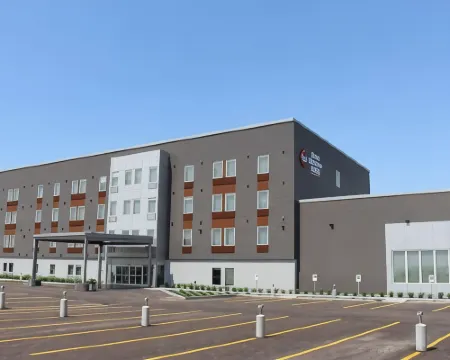 Best Western Plus Dauphin فنادق في داوفن