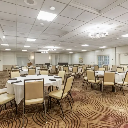 Best Western Plus Steeplegate Inn