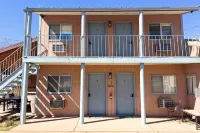 Travelers Motel