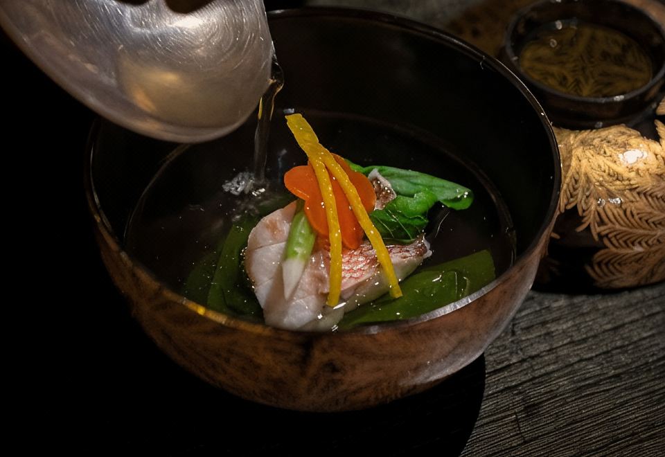 정갈하게 차려진 식사 메뉴