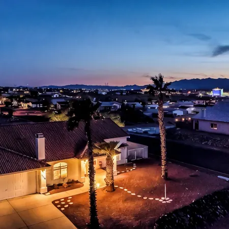 The Golden Oasis : Pool & Game Room 4BDRM 3BATH 12BED