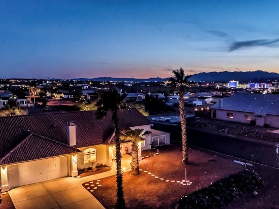 The Golden Oasis : Pool & Game Room 4BDRM 3BATH 12BED