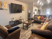 Serenity Oasis w/3 Bedrooms, 2 Baths, 7 Beds and Workspaces. Productive Paradise - Homestays