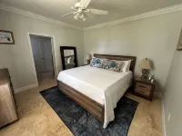 Breathtaking Poolfront 3-Bedroom Condo, Just 8-Min Walk to Pristine Beach! - 3 étoiles