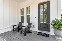 4 cruiser bikes, 8 beach chairs, .5 mile to beach POOL OPEN!