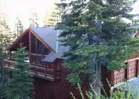 Cozy Cabin 5.5 Bedrooms, Forest/Mountain View 3 Decks 2 Masters Hot Tub 4200Sqft