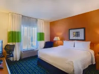 Fairfield Inn & Suites Newark Liberty International Airport パス駅周辺のホテル