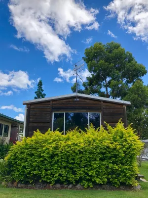 Homestead Caravan Park Hotel di 
