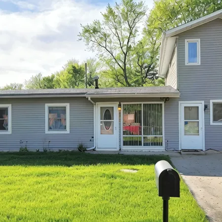 3-bedroom house in charming Champaign 6 minutes from State Farm Center
