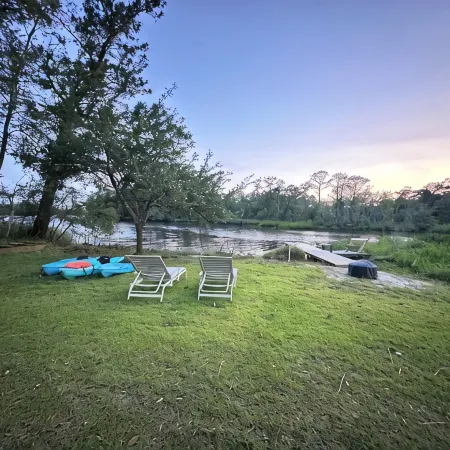 Disc golf, kayaks, or fish on private Cabin!  Near stores, casinos, beaches!