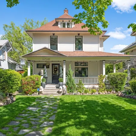 Updated South Hill Craftsman Sleeps 12!