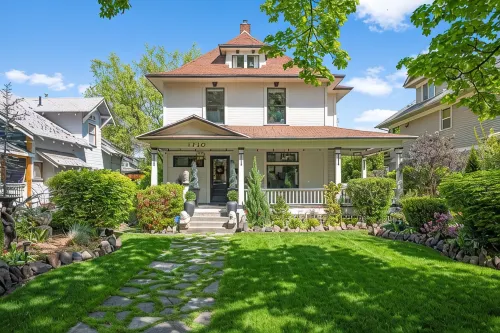 Updated South Hill Craftsman Sleeps 12!