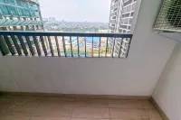 Wooden Tone Studio at Collins Boulevard Apartment By Travelio - 3-Star