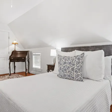 Walk to Main!  Hot Tub, Fire Pit, Texas Charm