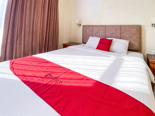 RedDoorz at Golden Cempaka Medan - Homestays