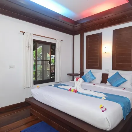 Lanta Long Beach Hostel