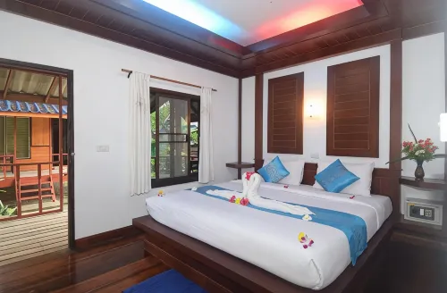 Lanta Long Beach Hostel