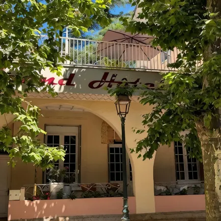 Logis Hôtel Restaurant Grand Hôtel de Lyon