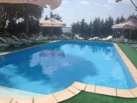 Voila Mamaia - Pools