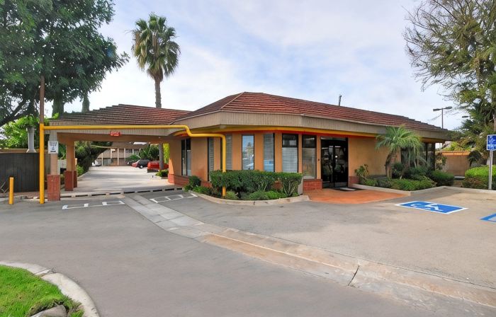 Costa Mesa Inn - Newport Beach Area