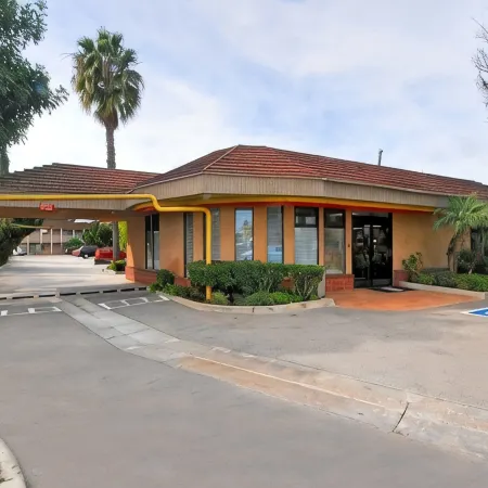 Costa Mesa Inn - Newport Beach Area