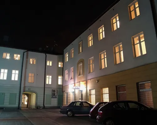 Home & Travel Hotels near Town Hall