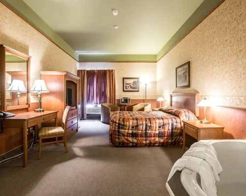 Econo Lodge Inn & Suites