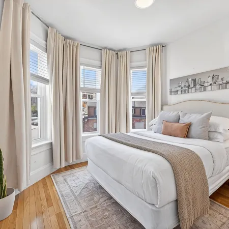 Open 4Br Near Downtown Boston Backyard, Fire Pit, Grills & Walk to Train
