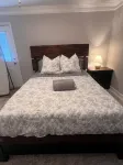 Cozy Stay Near DT w/Deck and Fenced Yard - 4つ星