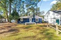 Waterfront Cabin with Firepit, Best Sunset Views. 5 Mins from DT Littleton
