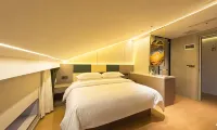 Shanseju Homestay (Sayram Lake East Gate New Visitor Center)