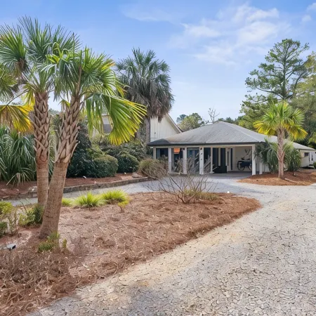 Le Hibou Blanc (A) - Fairhope: Laid-back Sophistication